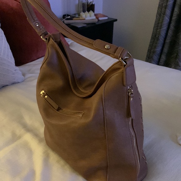 Brown faux leather shoulder bag. Zipper closure. Excellent condition - Picture 3 of 4